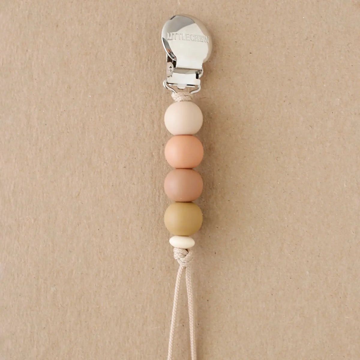 Little Chew – Pacifier Clip - Ali | Persimmon, isolated product on a plain background