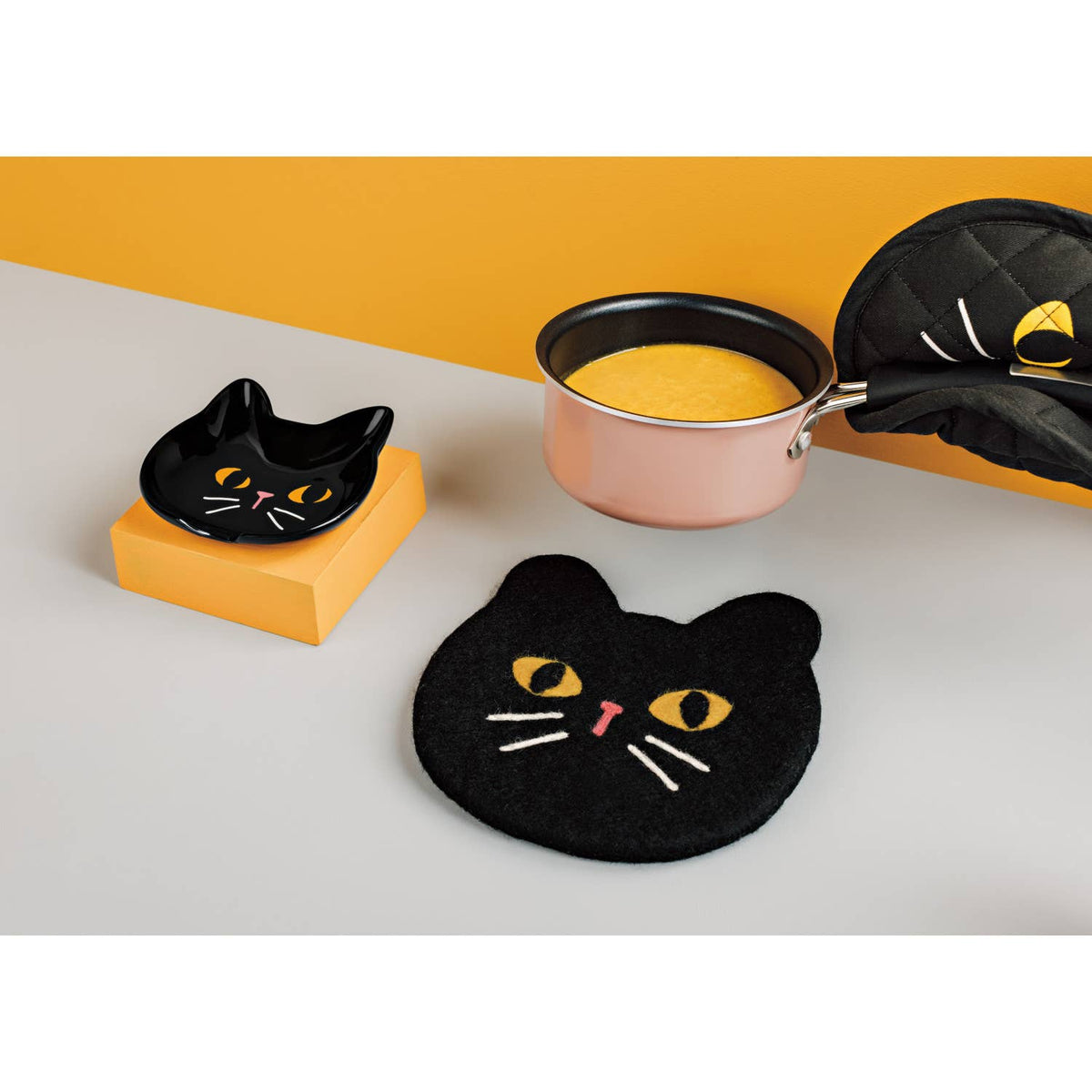 Danica Jubilee - Agarrador de gato negro