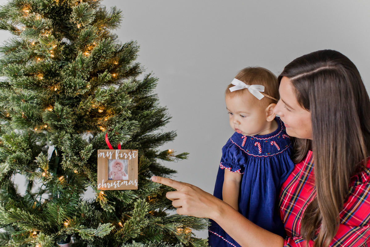 Adorno de marco de fotos de madera «Mi primera Navidad»