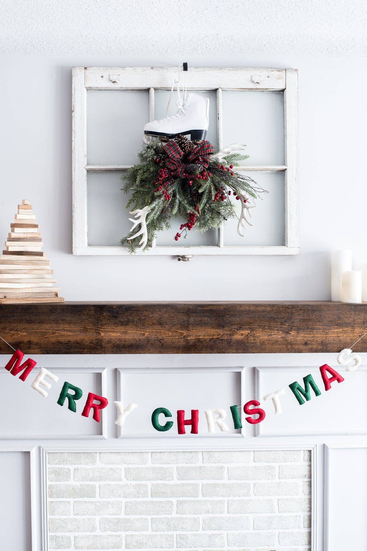 Nivas - Merry Christmas Banner (Christmas Colors)