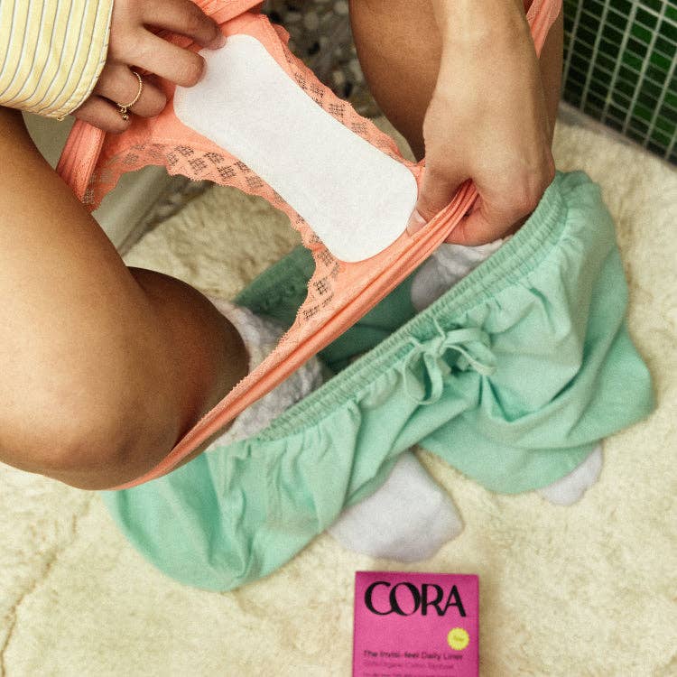 Cora - The Invisi-feel Daily Liner