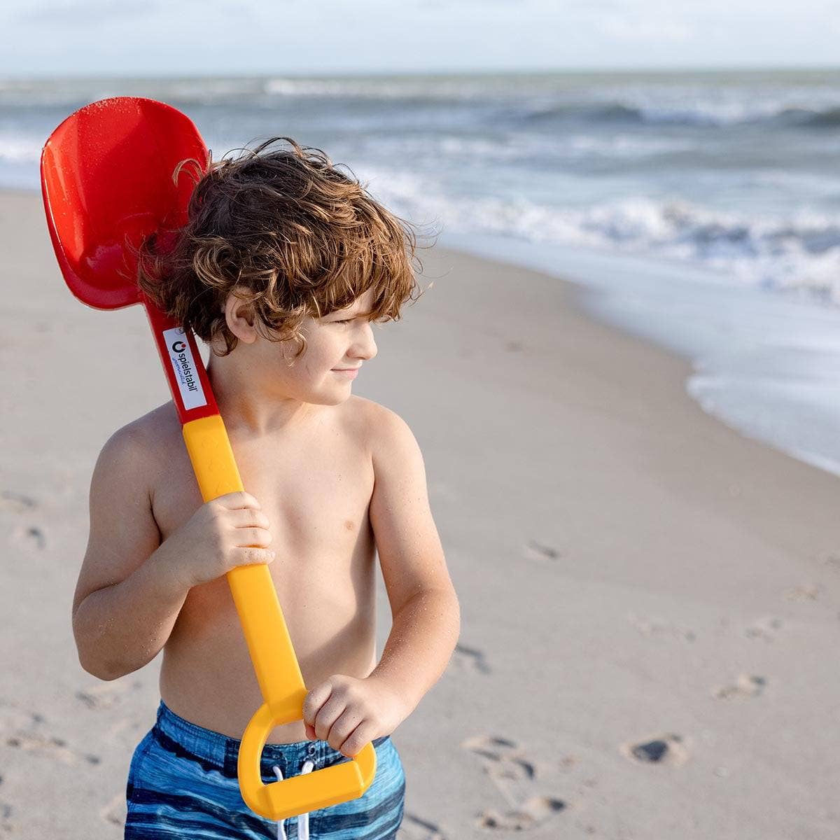 HABA USA - Pala de playa resistente con mango largo para niños