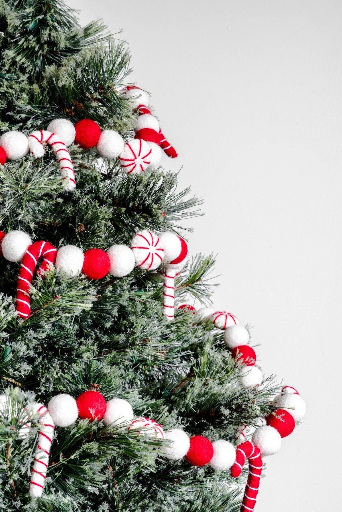 Nivas - Mixed Candy Ball Garland