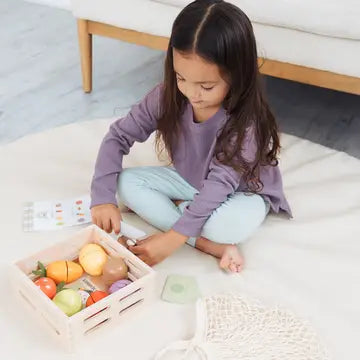 Pearhead Wooden Farmers Market 21-Piece Toy Set: toy packaging and illustrated details