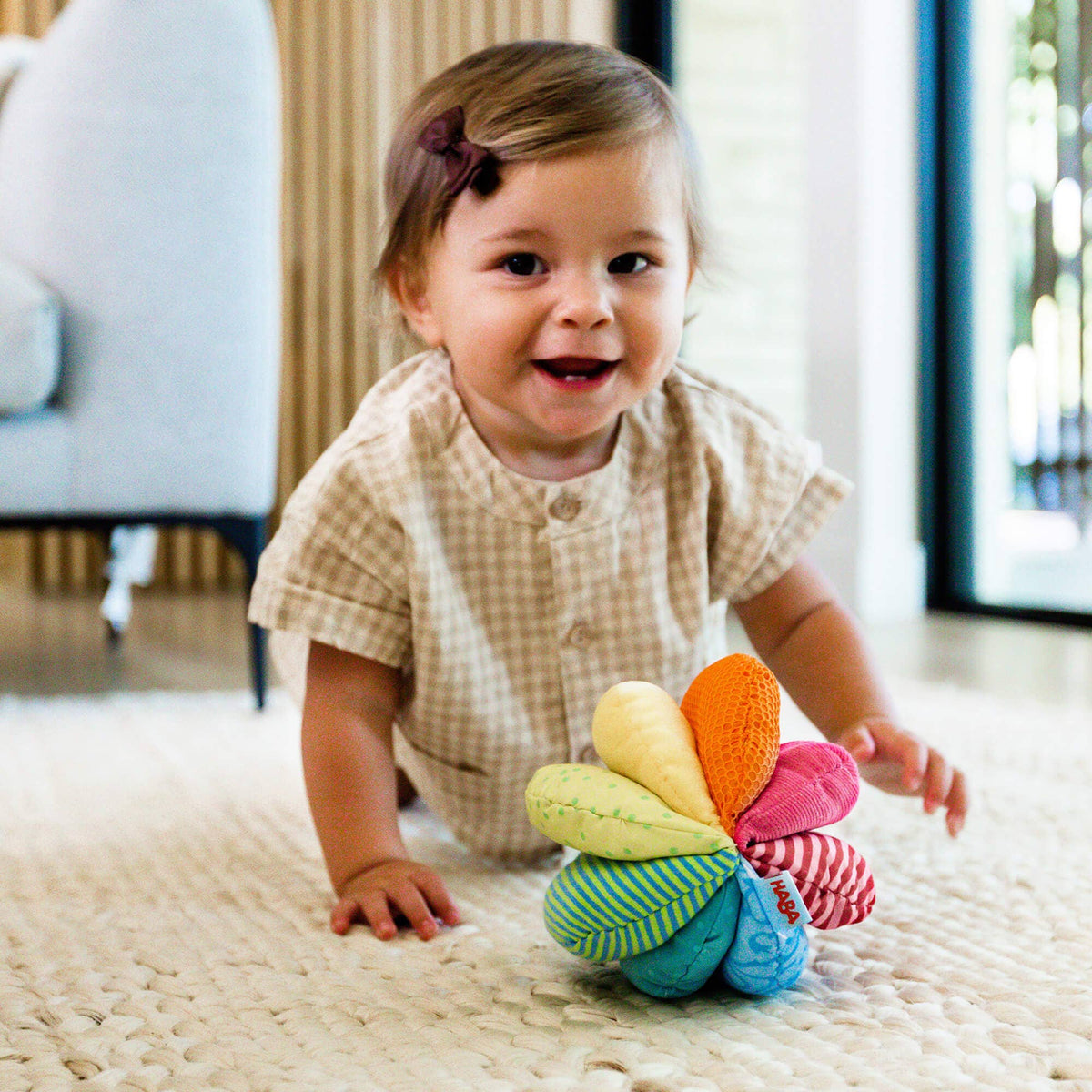 HABA USA - Pelota de tela arcoíris para bebés