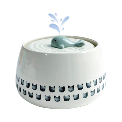 Fuente de agua para gatos con forma de ballena