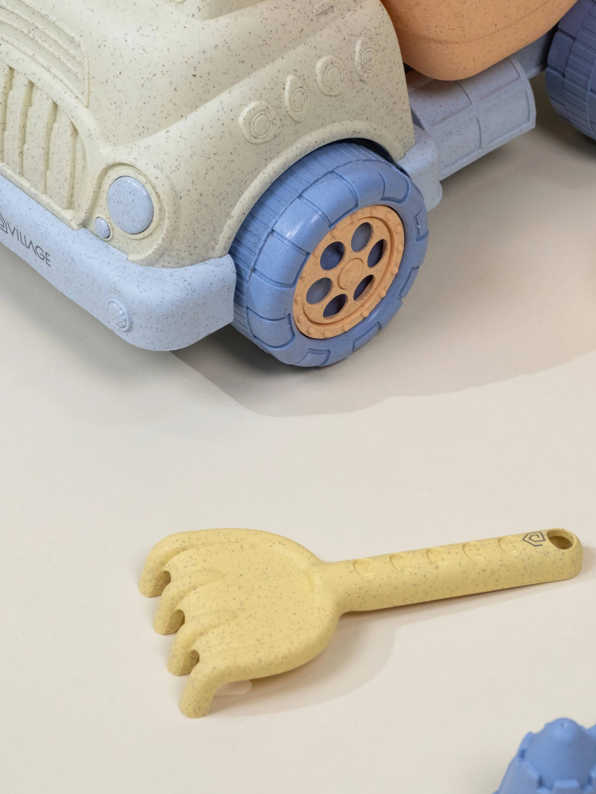 Oversized 5-Piece Wheat Straw Sand Toy Set – Dump Truck & Accessories