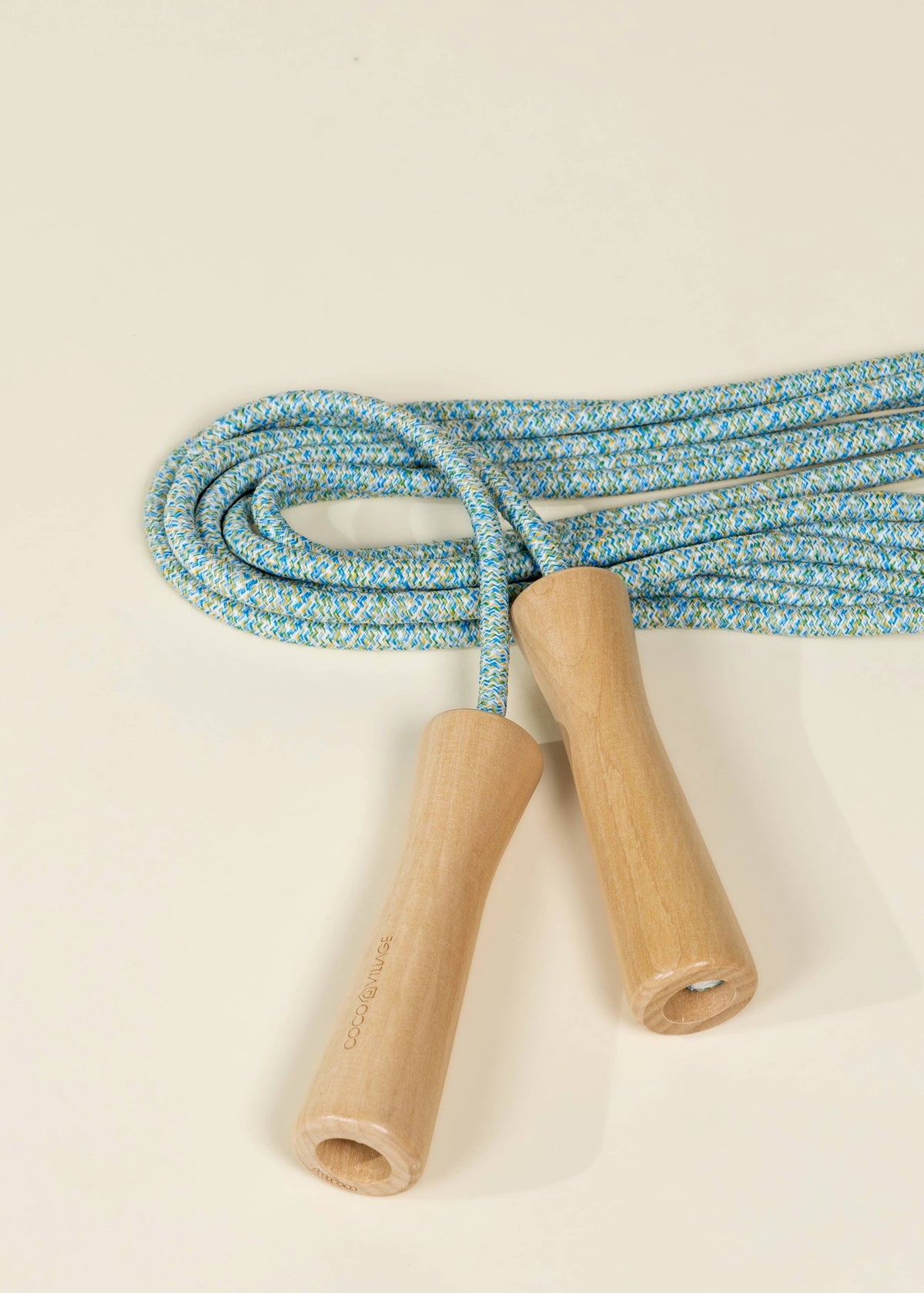 Coco Village blue rope with wooden jump handles, close-up of natural wooden handles and braided blue jump rope