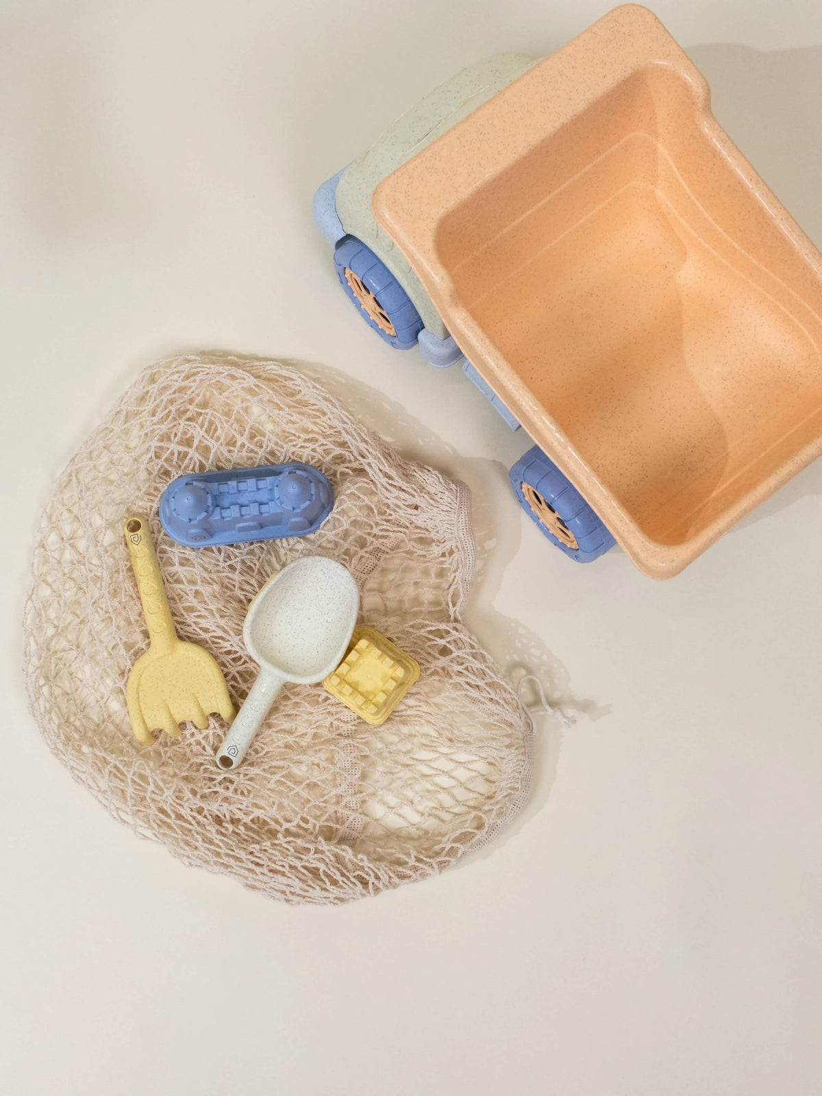 Oversized 5-Piece Wheat Straw Sand Toy Set – Dump Truck & Accessories